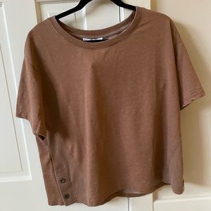 NEW! Great for spring, loose fit shirt.